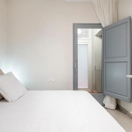 Lovely & Cozy In The Heart Of Apartment