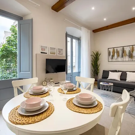 Lovely & Cozy In The Heart Of Apartment