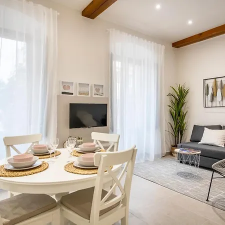 Lovely & Cozy In The Heart Of Apartment
